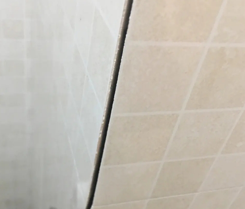 玉溪瓷砖空鼓维修公司分享阳台瓷砖脱落的修复过程可以分为以下几个步骤
